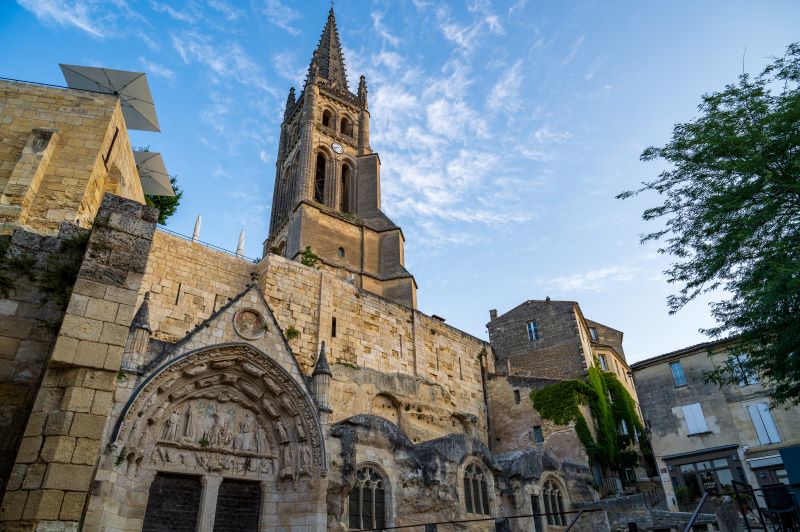 Iglesia troglodita de Saint-Émilion con su impresionante vista y su campanario