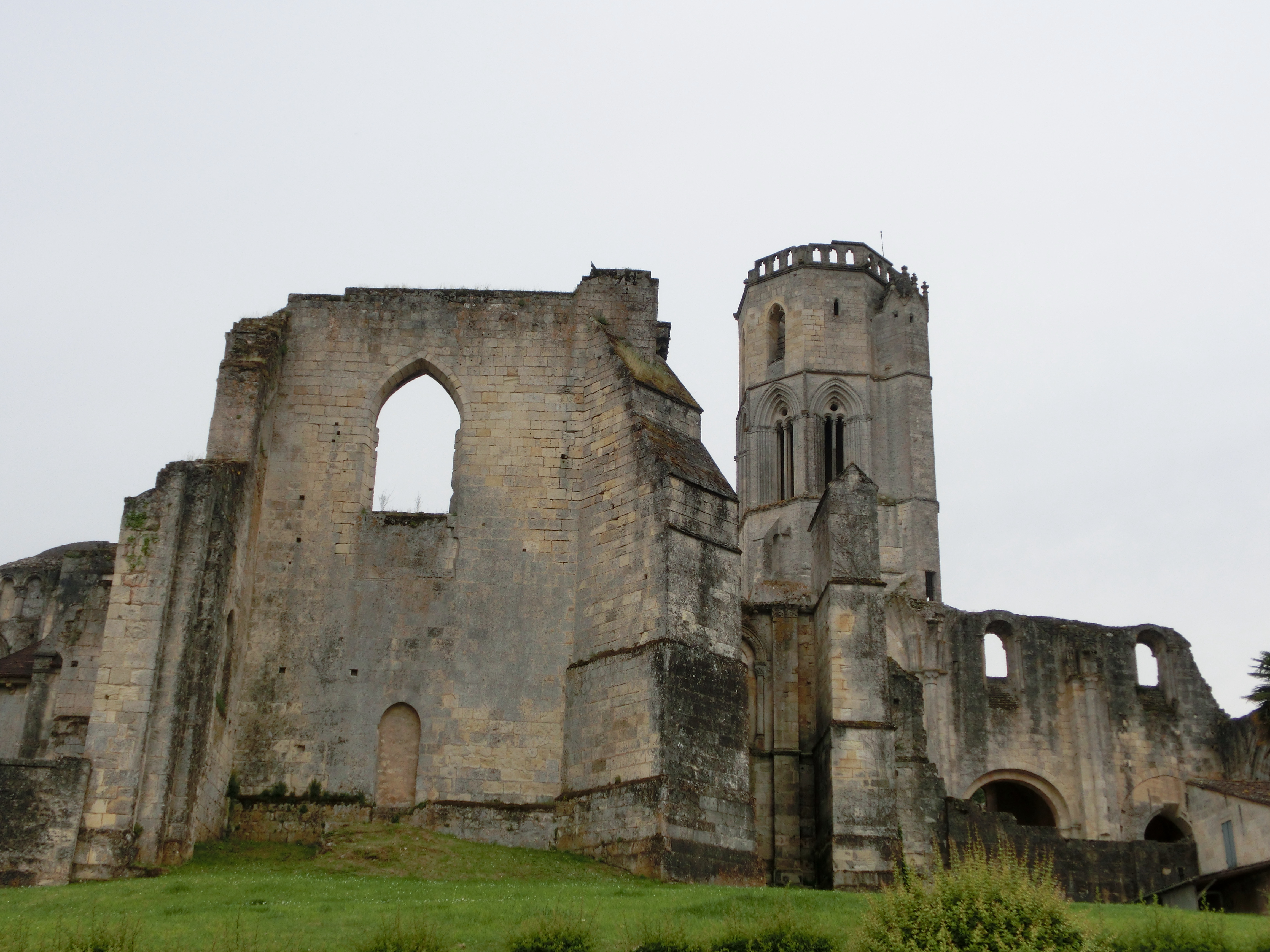 Ruinas de la abadía de La Sauve-Majeure, en el Entre-Deux-Mers