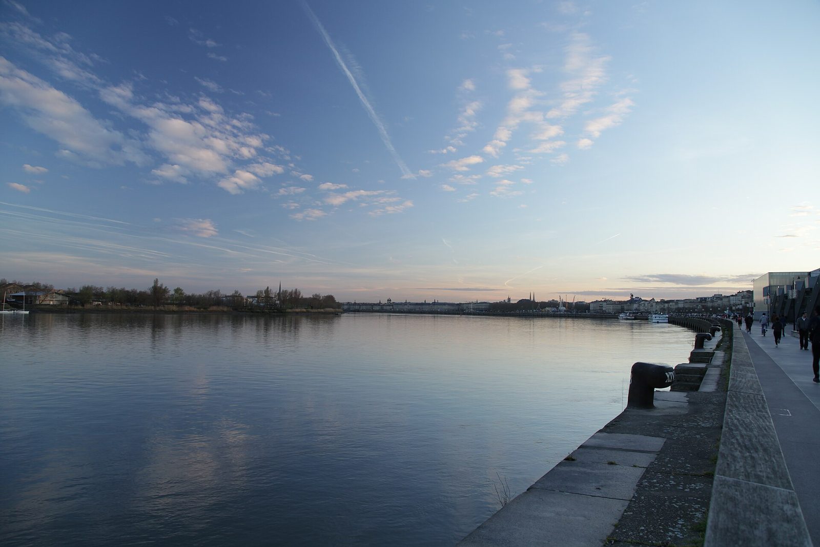 Los muelles del Garona en Burdeos